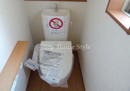 Toilet. There are toilet 2 places.