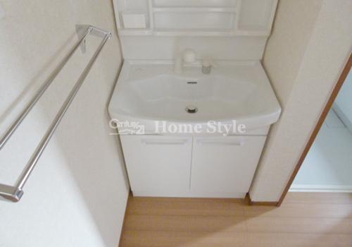 Wash basin, toilet. It comes with a towel holder.