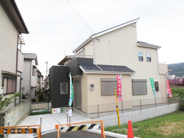 Local photos, including front road. Local (09 May 2013) Shooting