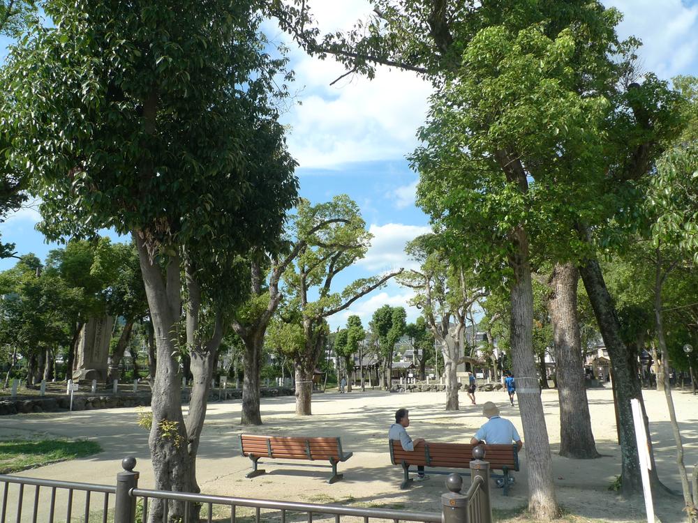Streets around. Sakurai Station trace walk about 11 minutes Oasis of local people, In front of the eyes of Shimamoto Station so green and benches have been installed is a little breath place.