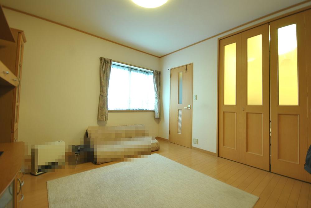 Non-living room. Indoor (12 May 2013) Shooting