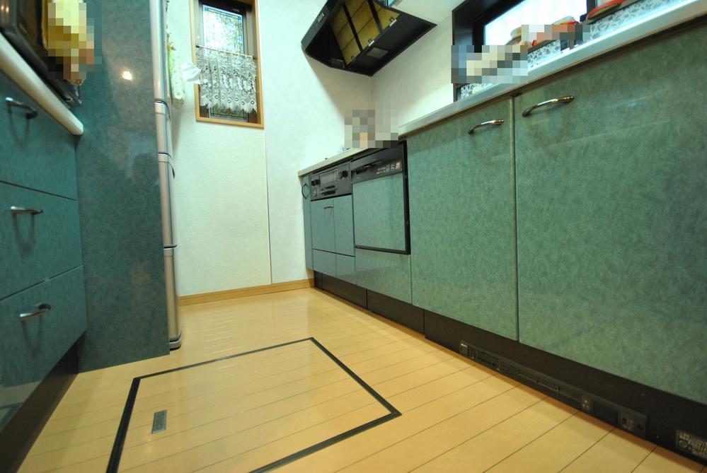 Kitchen. Indoor (12 May 2013) Shooting