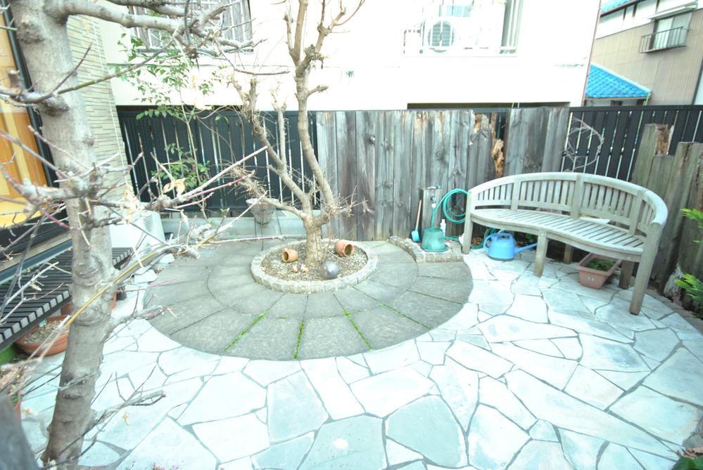 Garden. Indoor (12 May 2013) Shooting