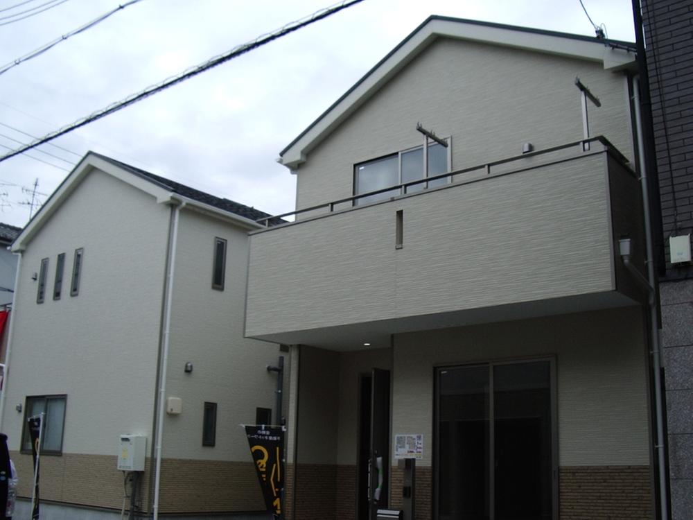 Local appearance photo. The right side of the house is the No. 1 destination.