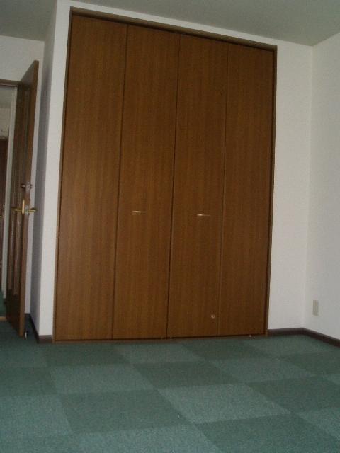 Receipt. 4th floor north side Western-style closet