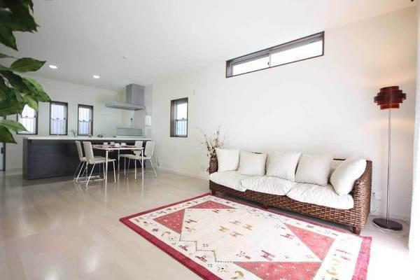 Same specifications photos (living). Spacious living space of the family of the rest