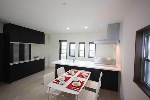 Same specifications photos (living). Likely to increase the conversation of family living