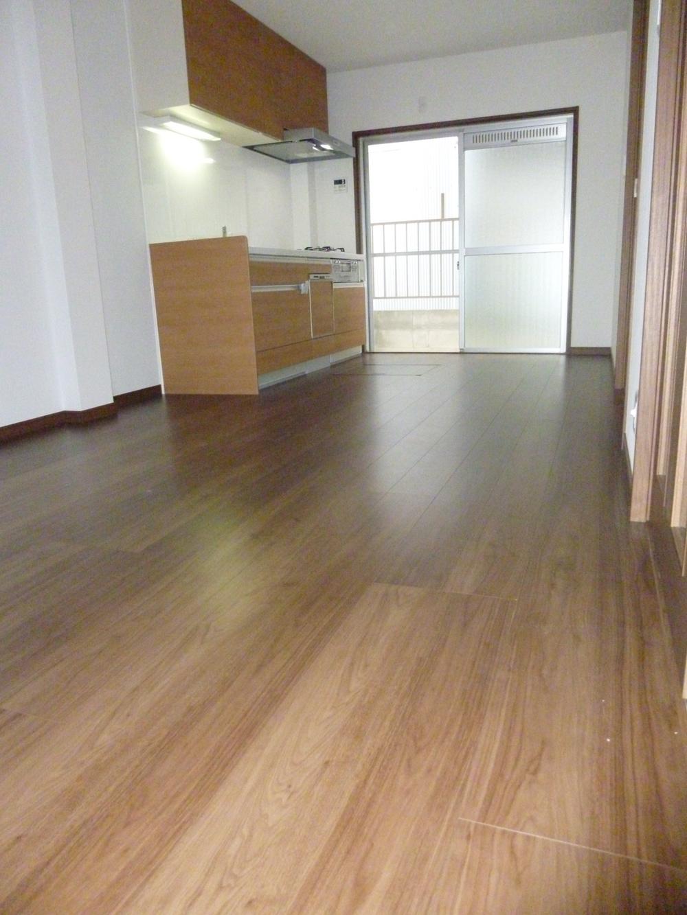 Living. It is easy to live in the living room spacious