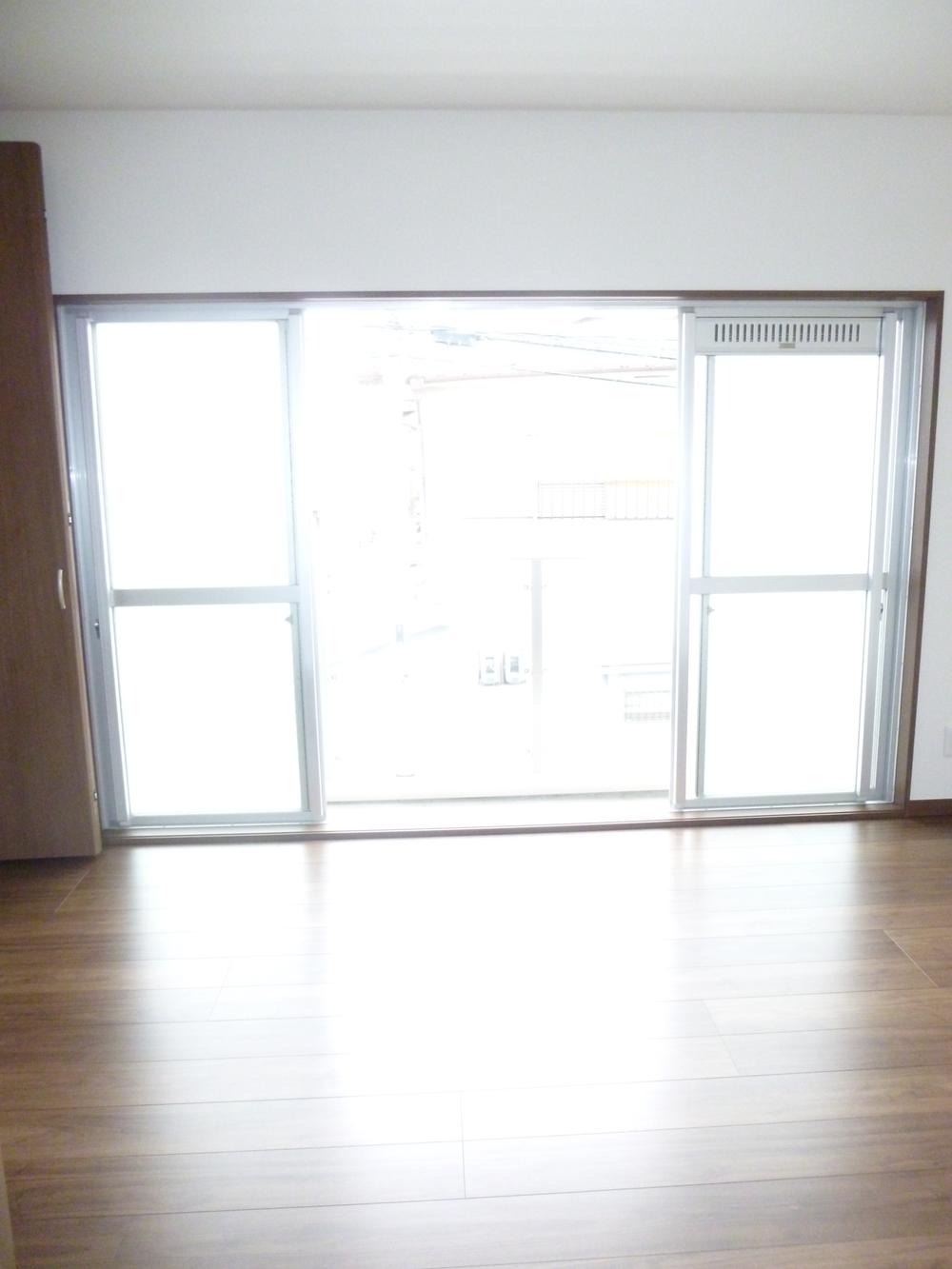 Non-living room. Road side of the balcony of the window