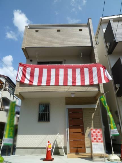 Local appearance photo. Day is good per southwest corner lot! !