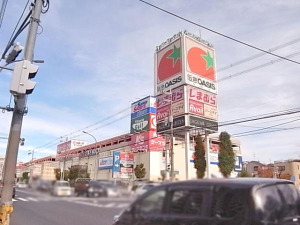 Shopping centre. 750m to Jaguar Town