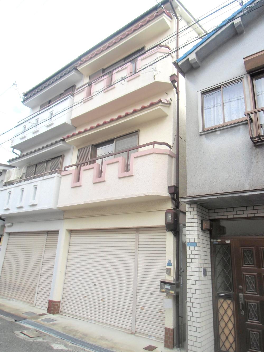 Local appearance photo. Local (10 May 2013) Shooting