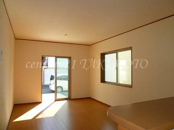 Living. Popular face-to-face adoption!