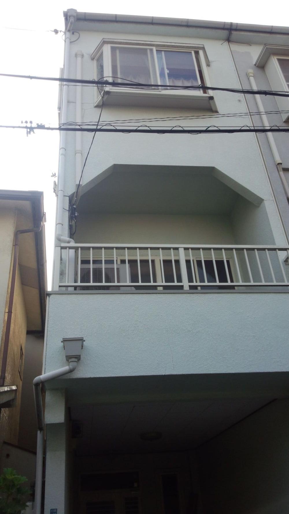 Local appearance photo. Local (12 May 2013) Shooting