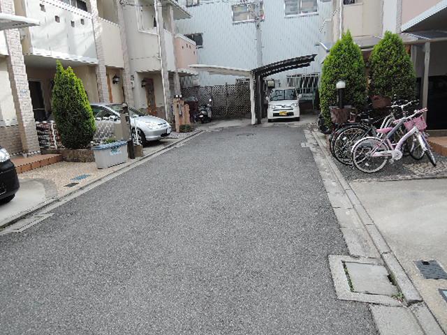 Local photos, including front road. Local (12 May 2013) Shooting