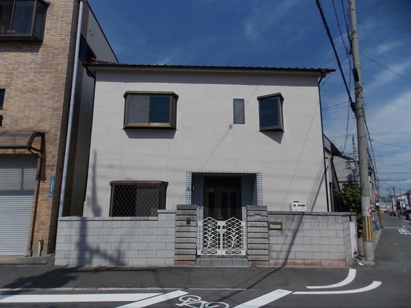 Local appearance photo. The room is very clean