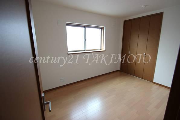 Non-living room. Clean also the room in each room with storage!