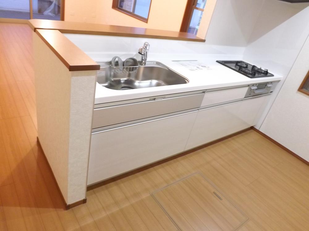 Kitchen. Exterior (kitchen) Slide storage! Water purifier with shower!