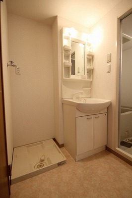 Washroom. Independent wash basin ・ Indoor laundry Area