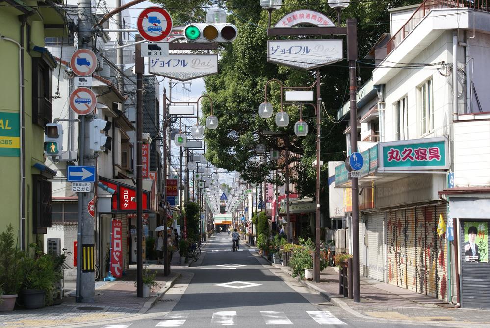 station. Keihan The route to the 600m station to Doi Station there is a large four shopping street, Lined old-fashioned shop. Likely Tachiyore also on the way home from the train station. (From Kitagai)