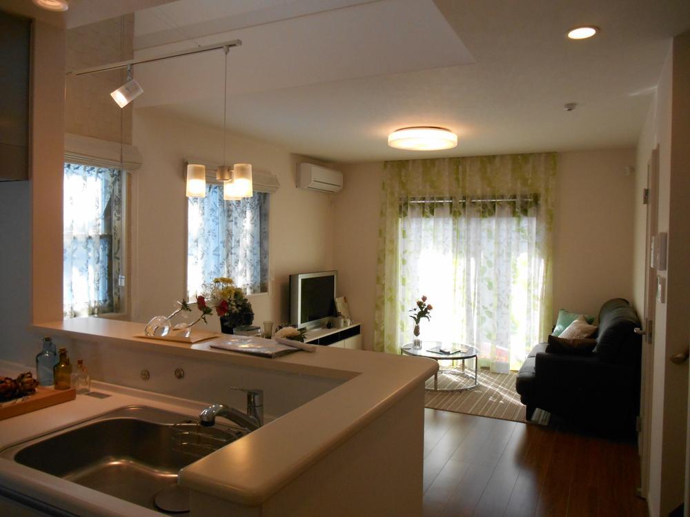 Living. Living room view from the model house No. 19 place face-to-face kitchen is open preeminent!