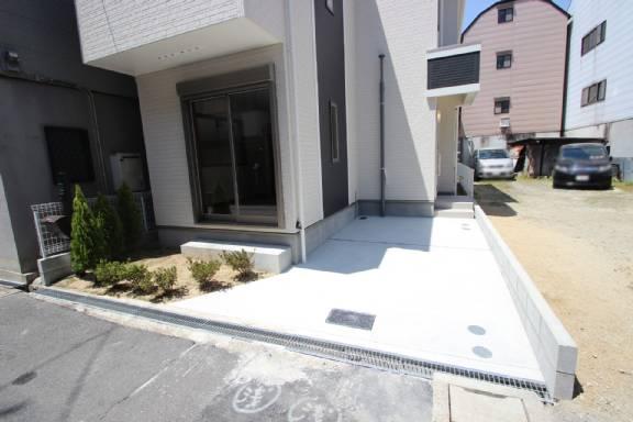 Parking lot. Spacious parking! !