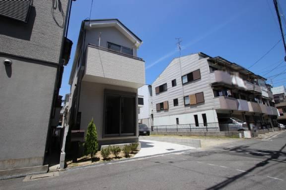 Local photos, including front road. Seismic Grade 3 acquisition! !