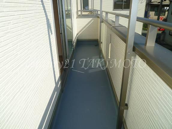 Balcony. Since the wide balcony faces to the south, Dry may be laundry