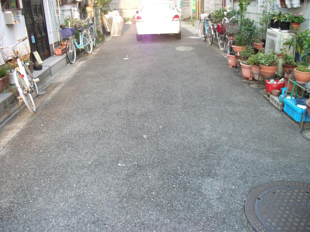 Local photos, including front road.  ◆ Frontal road