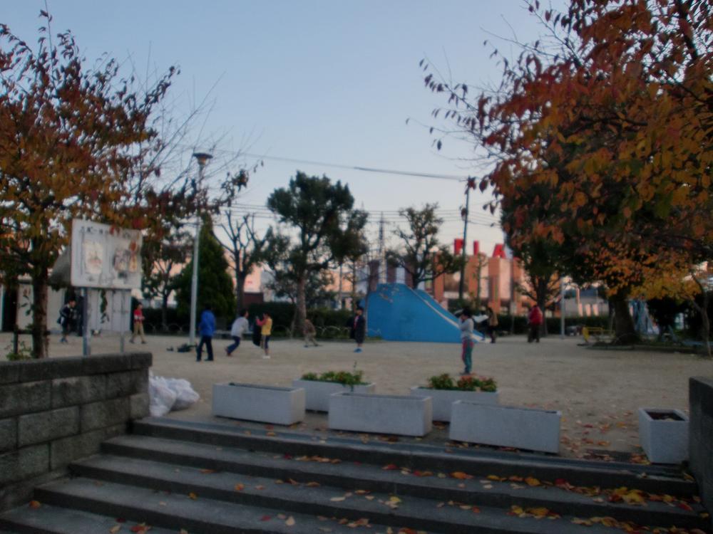 Other. This park is located in the walk 30 seconds. Your children smile, Laughter will not always soften the heart.