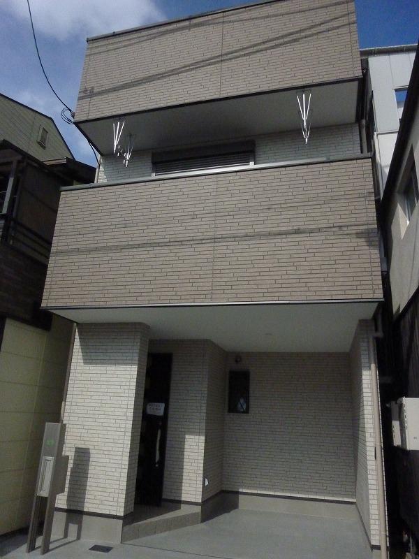 Local appearance photo. Day is outstanding on the south-facing. Nearby is also bright each room in the lower floors.