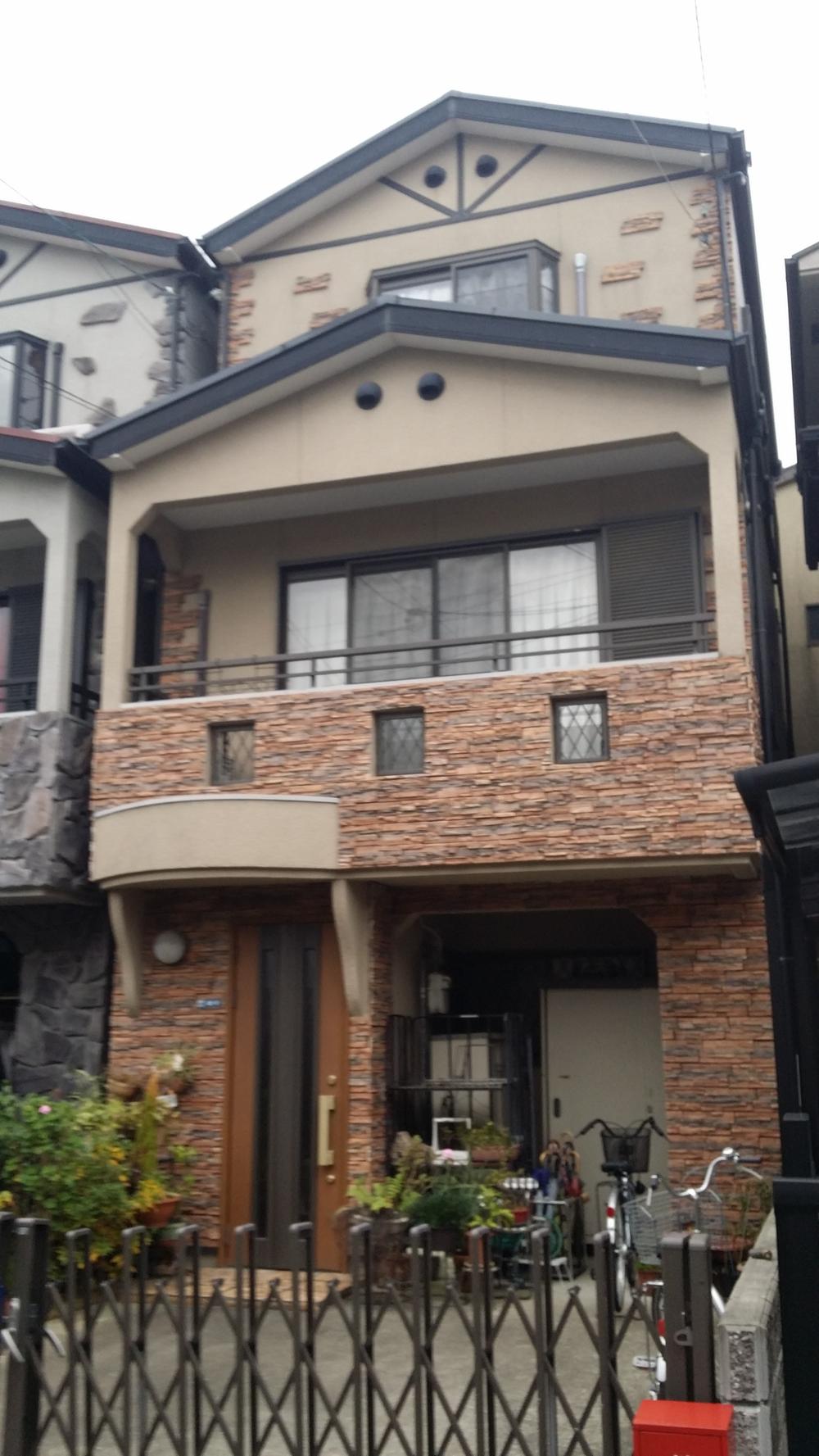 Local photos, including front road. Local shooting