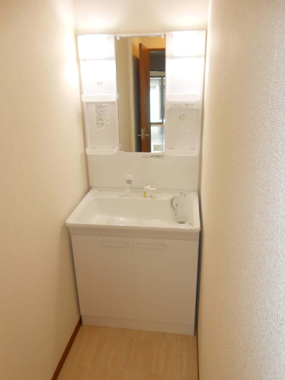 Wash basin, toilet. Indoor (11 May 2013) Shooting