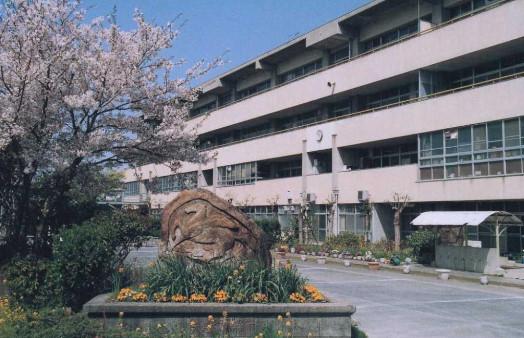 Junior high school. Moriguchi stand second junior high school children because immediately go up to 441m junior high school to the delight