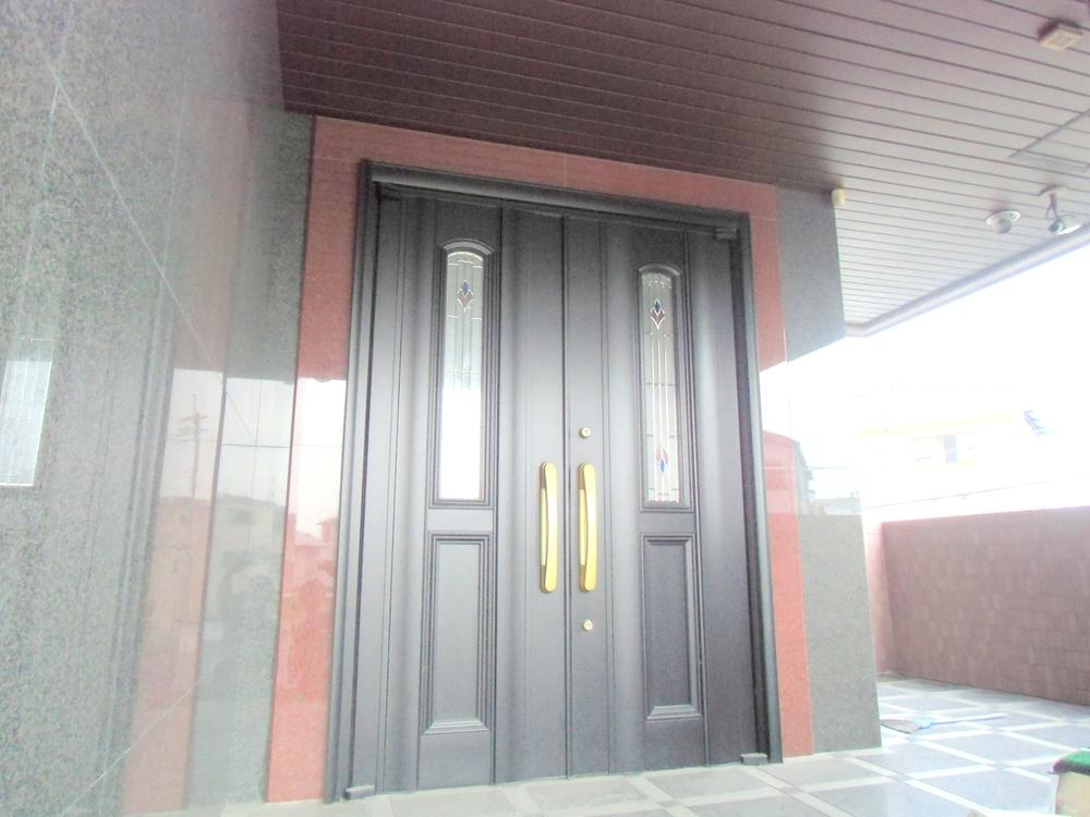 Entrance. Local (10 May 2013) Shooting