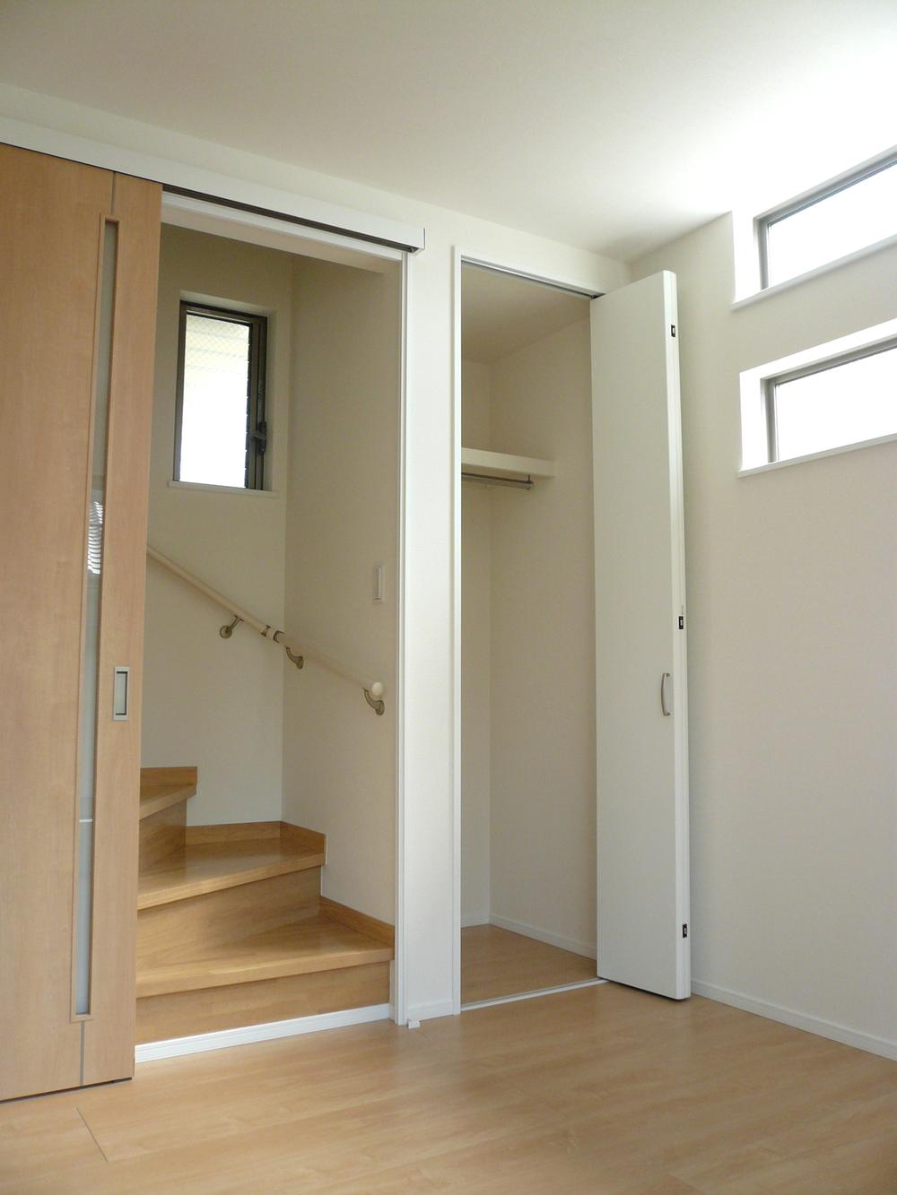 Living. You can see the face of every day neatly children by living stairs, It is safe. (Local photo)