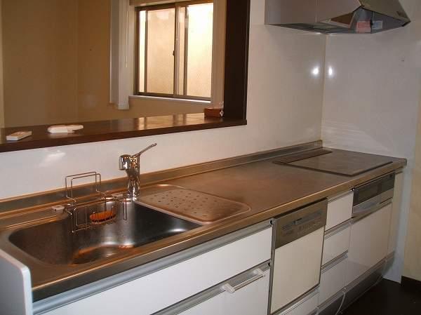 Kitchen. Dishwasher dryer