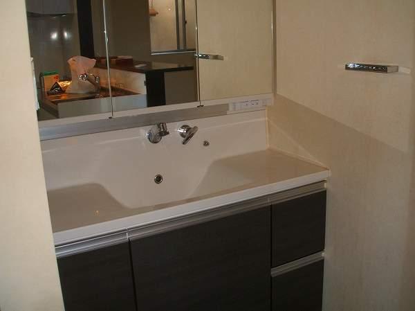 Wash basin, toilet. Second floor wash basin