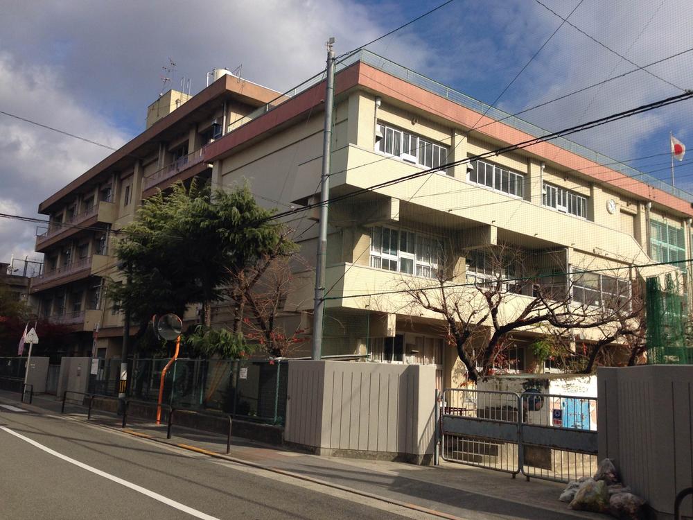Junior high school. Moriguchi standing fourth junior high school