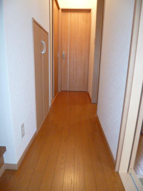 Entrance. Local (12 May 2013) Shooting