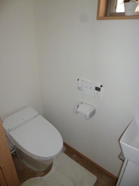 Toilet. Indoor (12 May 2013) Shooting