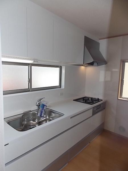 Same specifications photo (kitchen). This face-to-face kitchen where you can enjoy a conversation