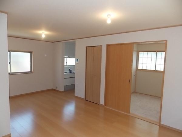 Same specifications photos (living). Family reunion in the spacious living room