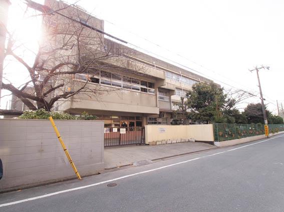 Junior high school. Yakumo 600m until junior high school