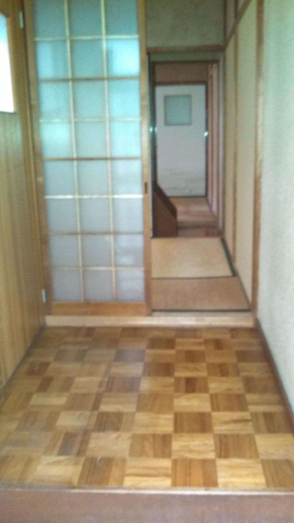 Entrance. Local (12 May 2013) Shooting