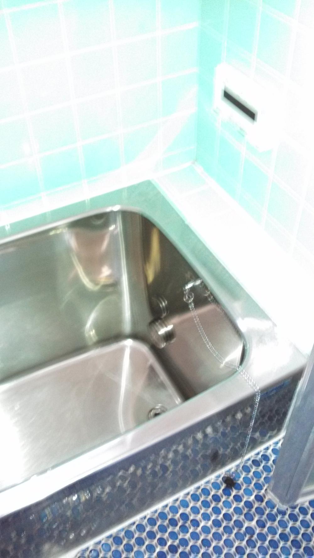 Bathroom. Indoor (12 May 2013) Shooting