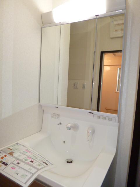 Wash basin, toilet. It is a high-grade equipment