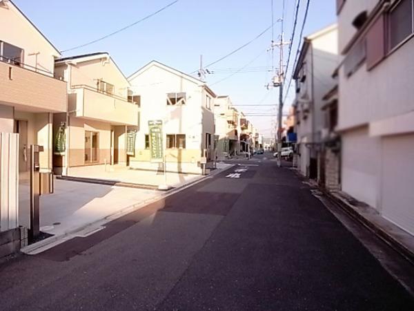 Local photos, including front road. Frontal road