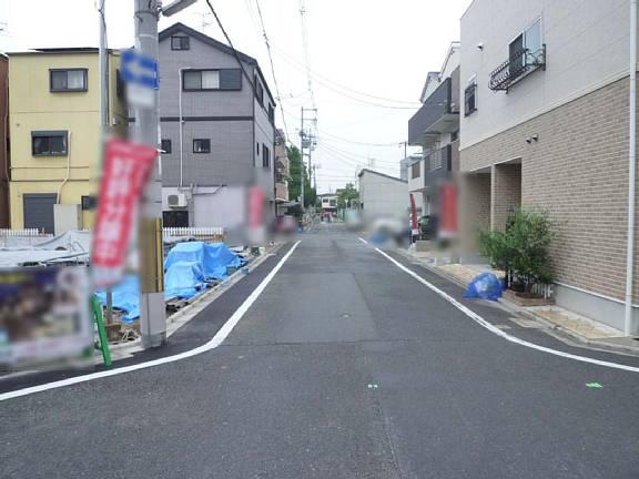 Local photos, including front road. It looks large house in the corner lot of 6m at a time