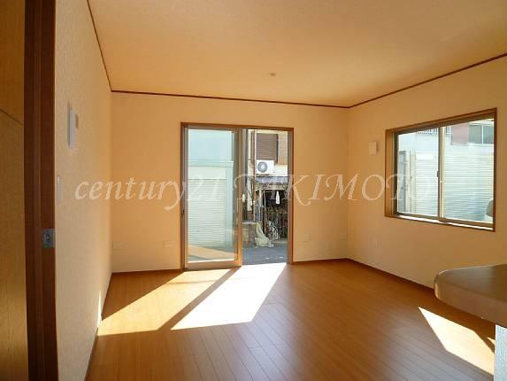 Living. When a 16 Pledge, Put a dining table!